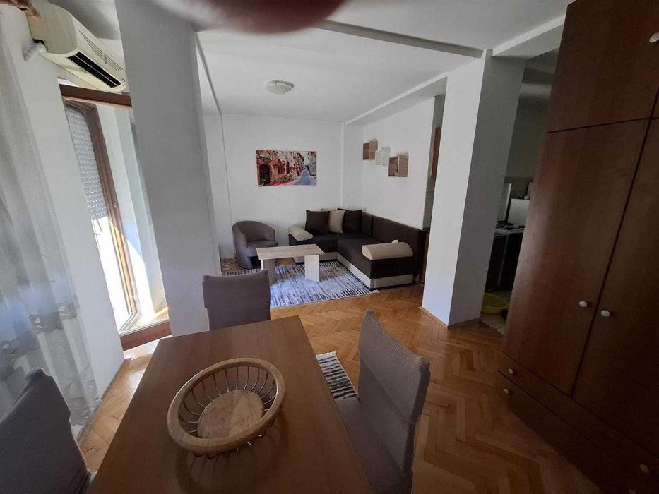 Дава се под наем Двустаен апартамент в Пловдив, Кючук Париж - 70 кв.м за 306 € - Снимка #2