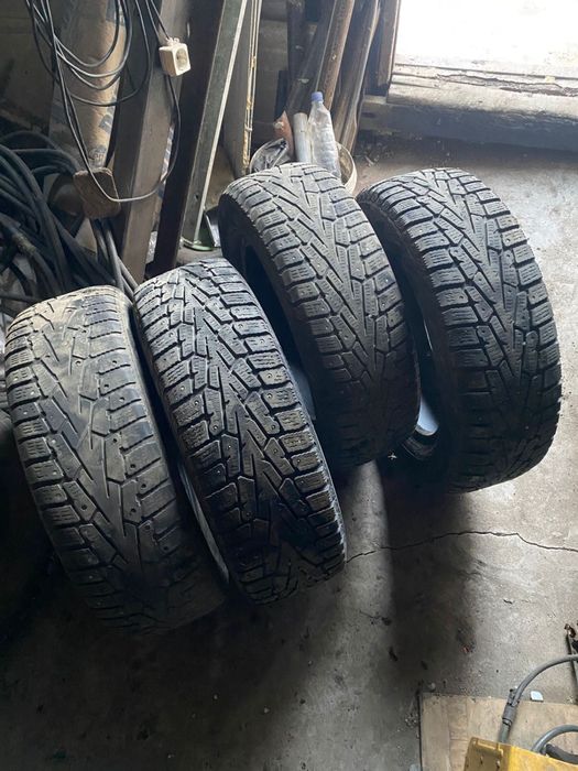 Продам зимнюю резина r15 шипованная