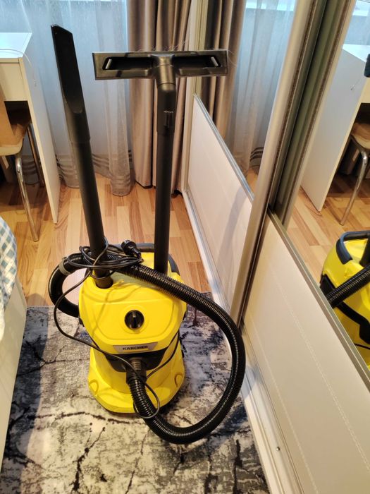 Karcher - Aspirator cu fir.