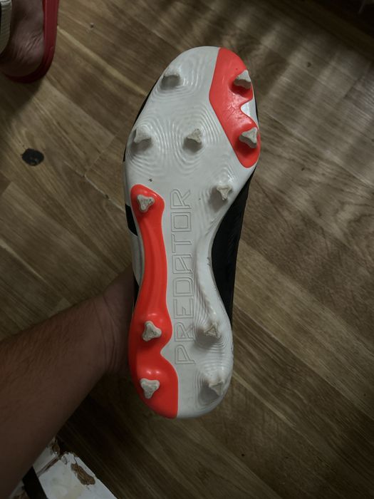 Vand ghete de fotbal adidas