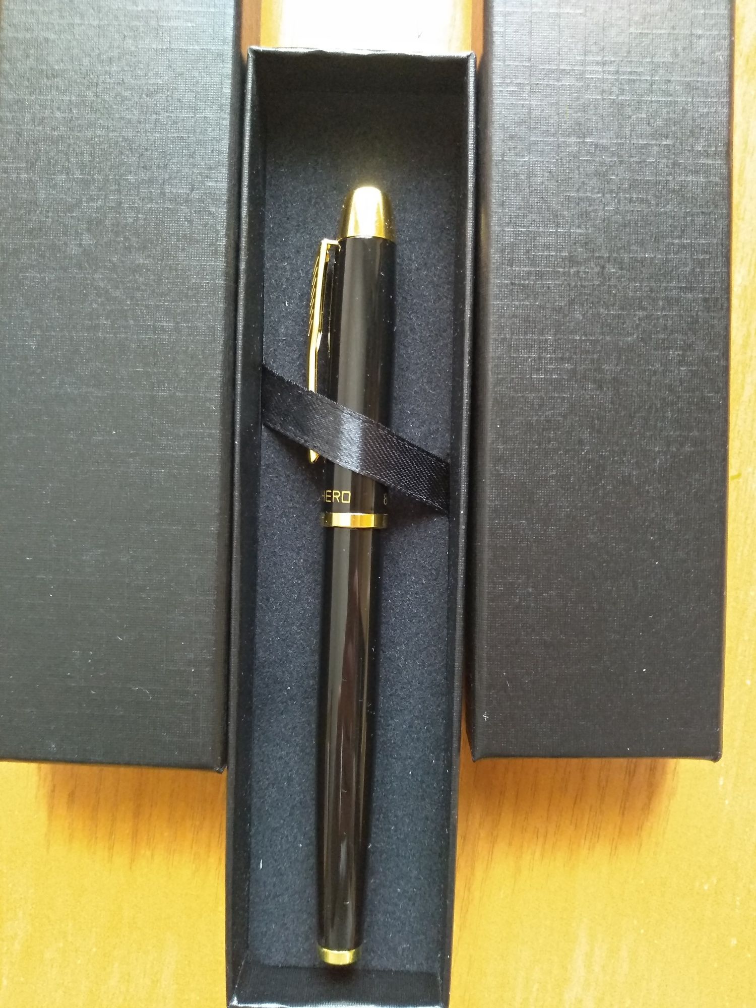 Новая ручка перьевая качественная для подарка мужчине в упаковке
