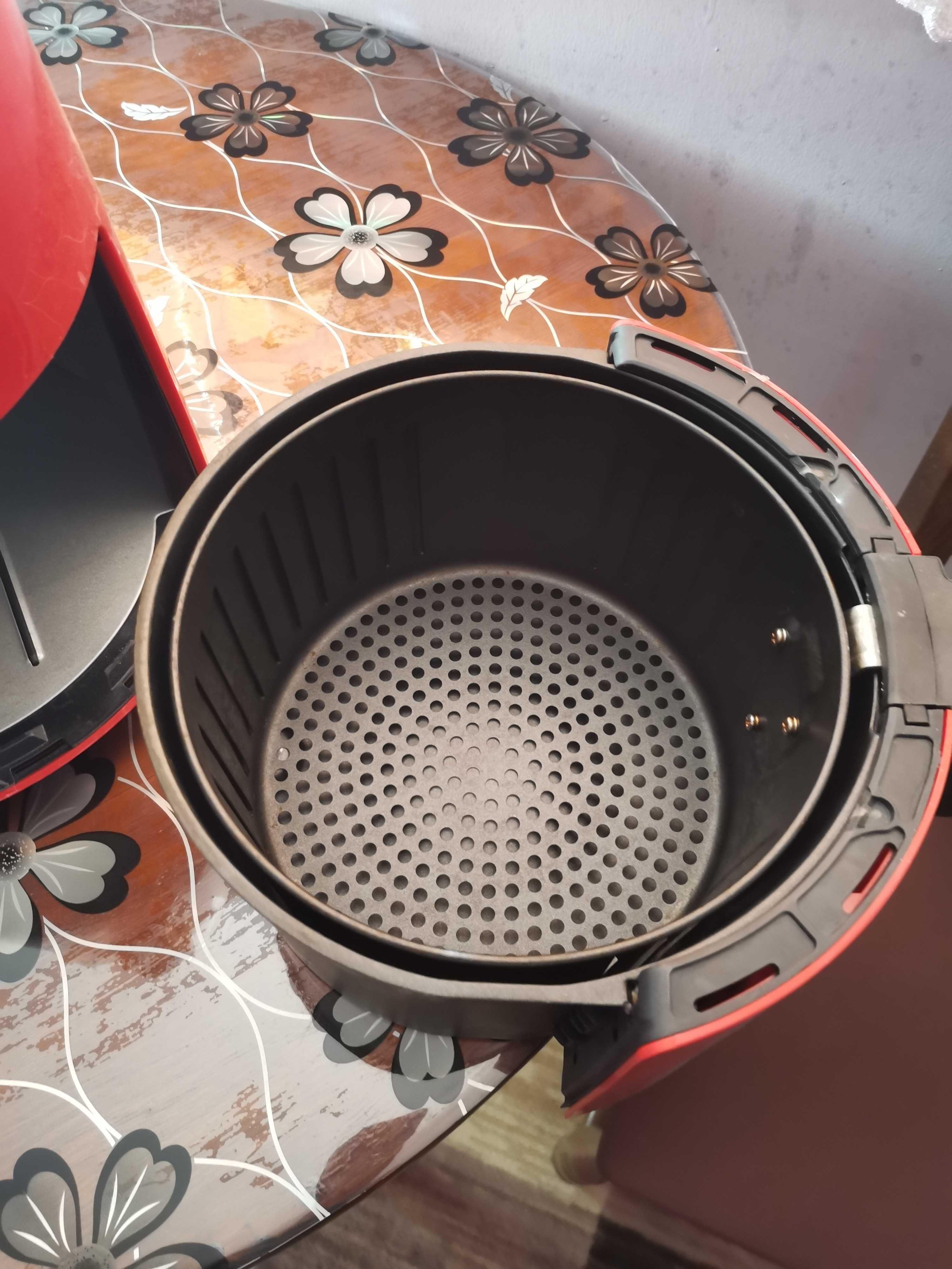 Продавам фритюрник с горещ въздух  Air Fryer Delimano