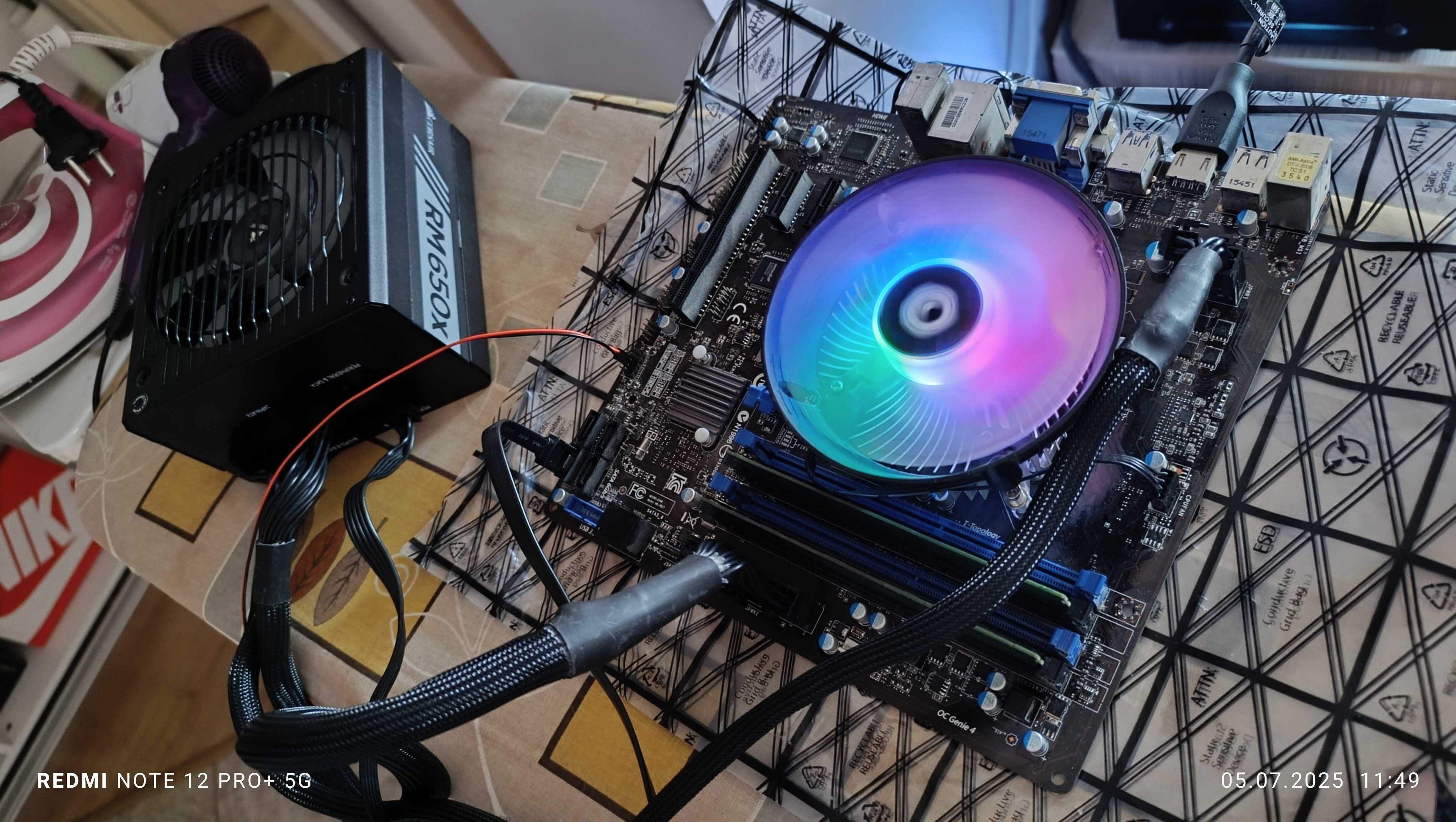 модулно компютърно захранване Corsair RM650x