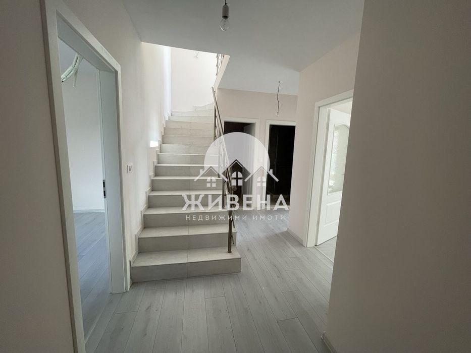 Продавам 3-стаен апартамент, м-т Кабакум площ 186 кв.м