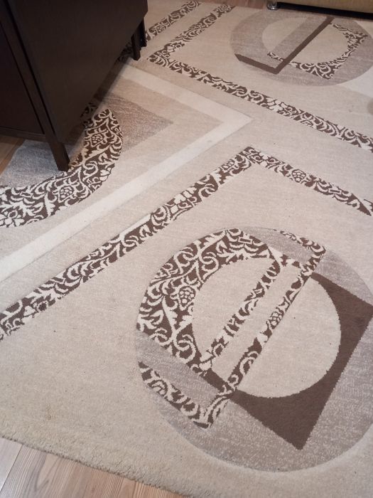 Vând masa și scaune