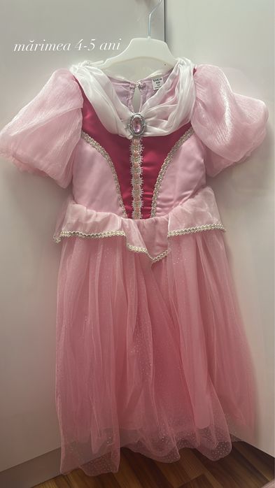 Rochita Aurora + accesorii 4/5 ani