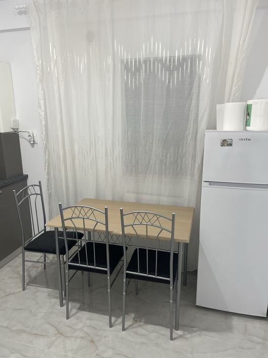 Inchiriez ap 2 camere decomandate zona mall Promenada ..