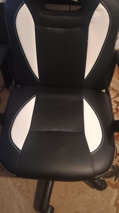 Vând scaun gaming