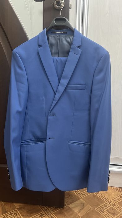 Продам костюм