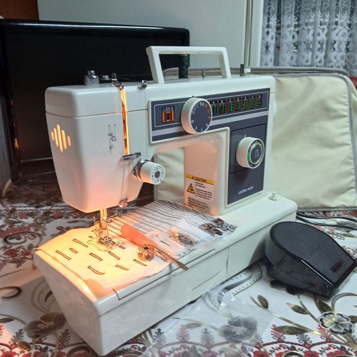 Masina de cusut LECTRO-MAT cu butoniera automata si multiple operatii