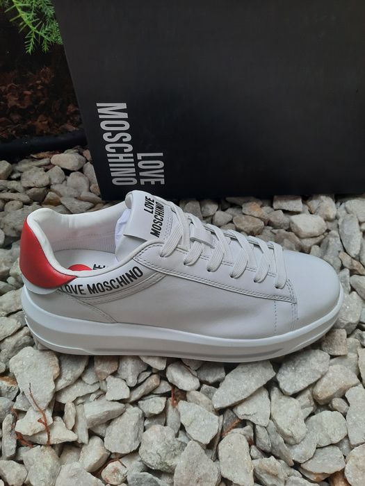 Sneakers Love Moschino