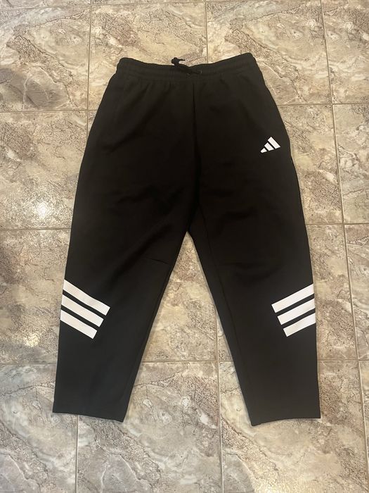 Ново долнище Adidas