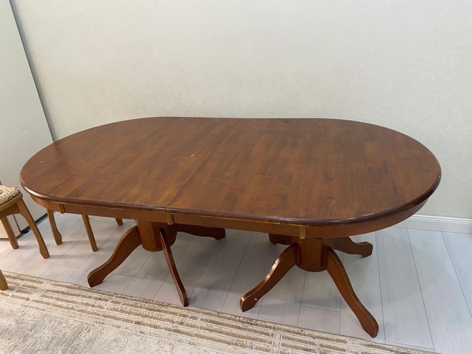 Стол малайзия коричневого цвета в хорошем состоянии размер 300х110