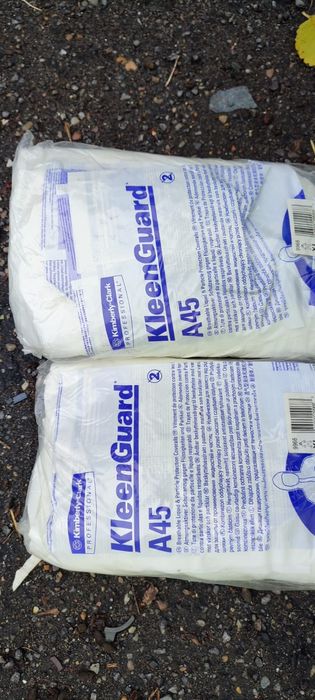 Echipament protecție combinezon și mănuși protectie