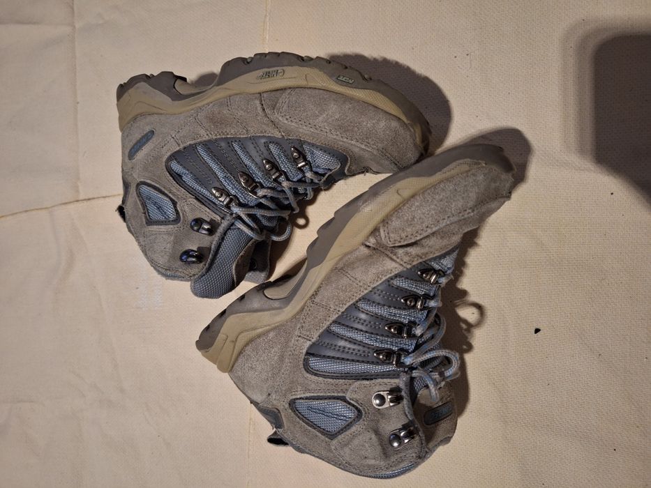 Bocanci Hi-Tec, mărimea 36, Talpic 23,5 cm