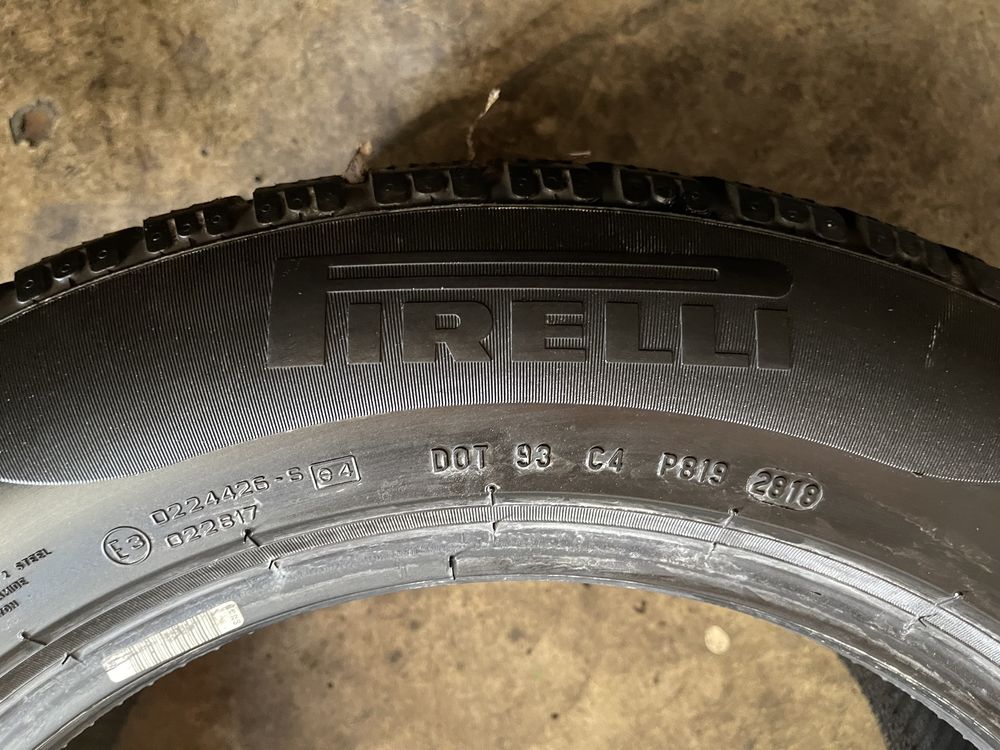 225/60/R17 Pirelli Sottozero Winter 210 RUN FLAT