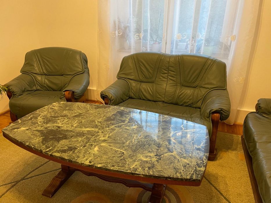 Canapele din piele cu masa din marmura