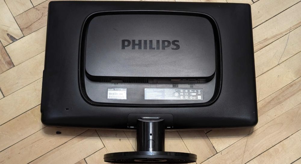 Монитор отличном сост работает хорошо