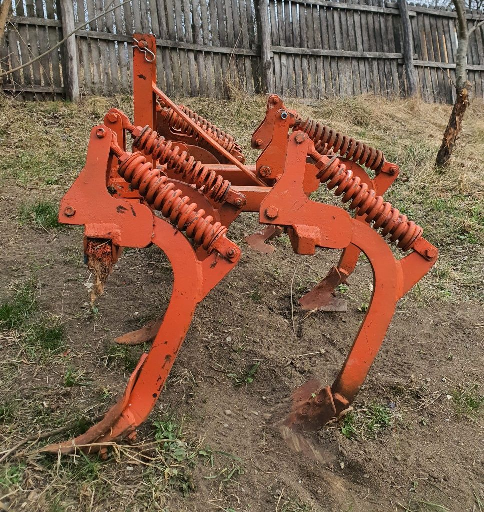 Cultivator pentru tractor