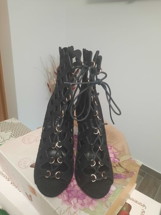 Sandale cu toc înalt