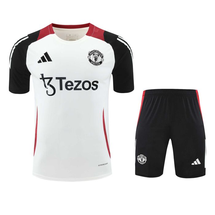 Compleu Adidas Manchester United model rar de antrenament 24/25