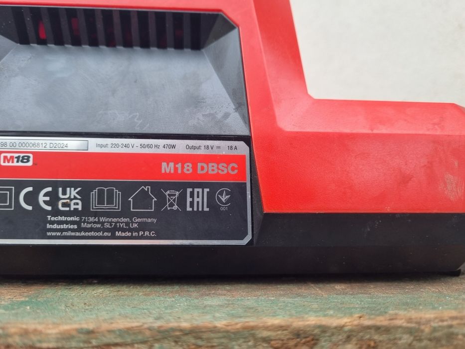 Incarcator milwaukee supercharger dbsc , baterie 8 amperi  forge