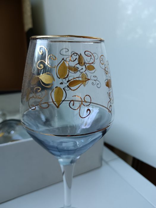 2 комплекта чисто нови чаши за вино Бохемия