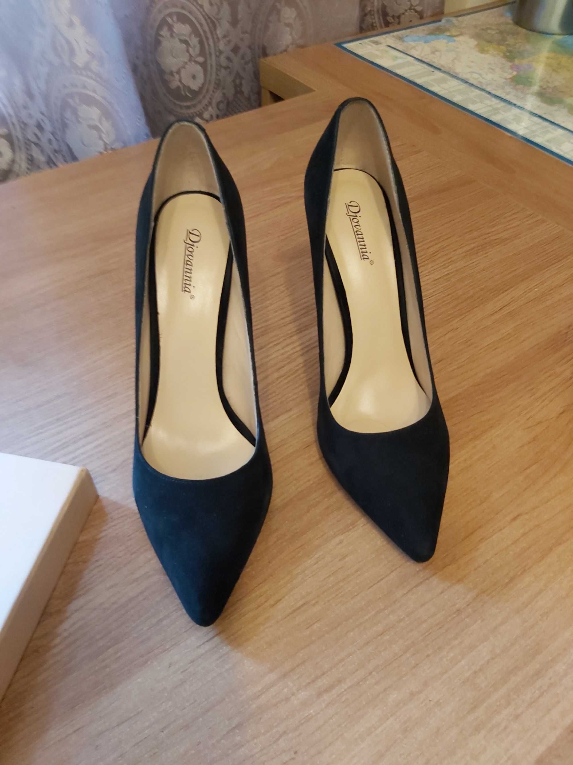 Продам туфли Djovannia (новые) чёрные, замшевые