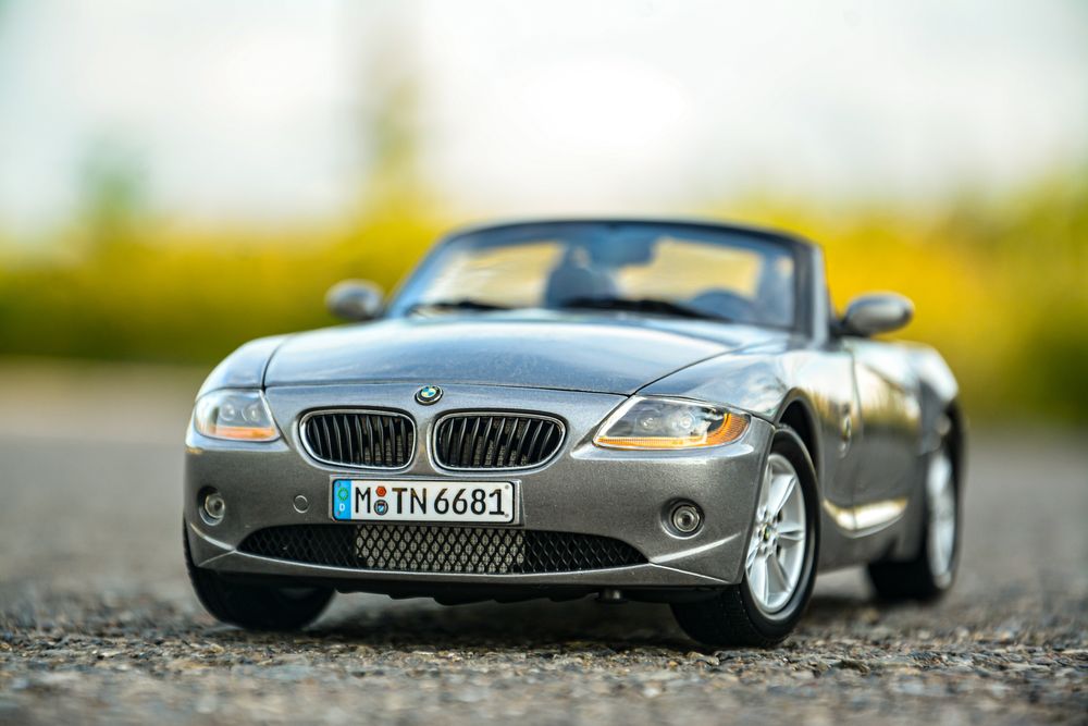 Macheta auto 1 18 BMW Z4 KYOSHO