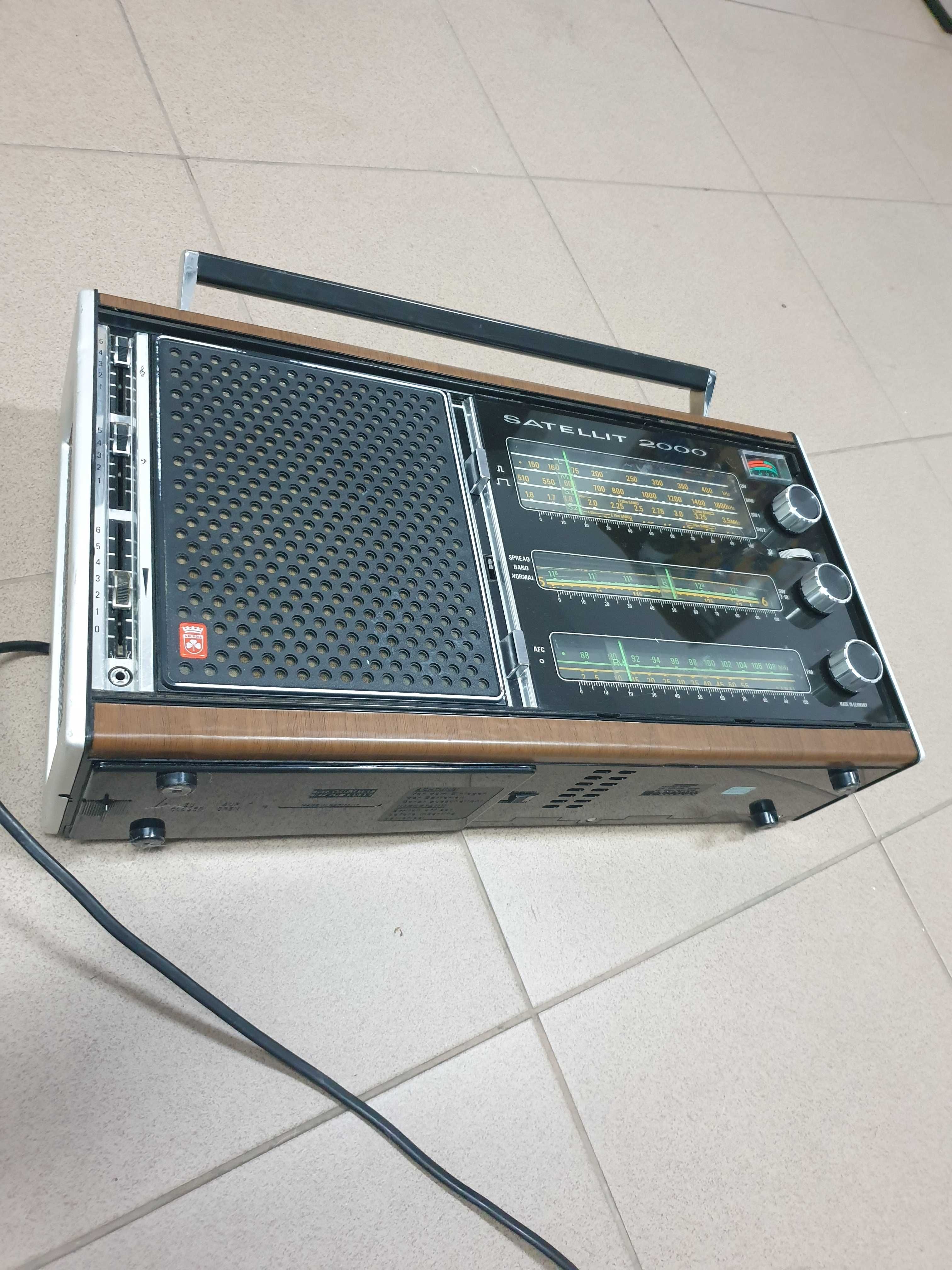 Grundig Satellit 2000 Professional radio