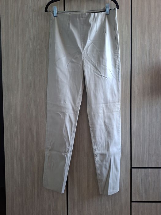 Pantaloni piele zara