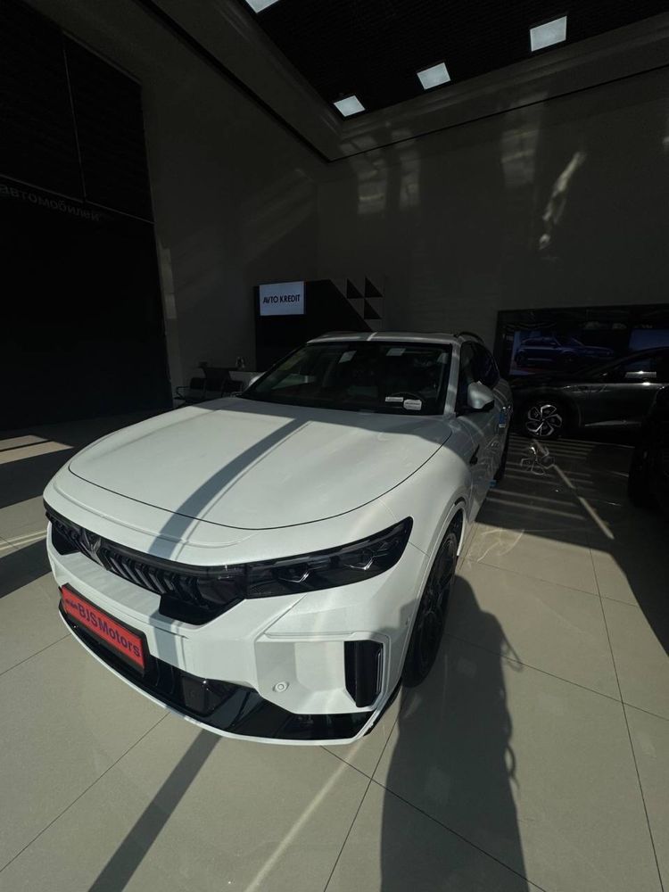 Voyah Free 2025 versiya. Polniy privod 2motor
