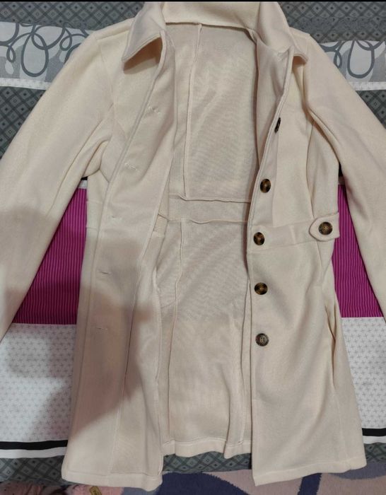 Дамско палто - ново. Размер S отговаря на М. Подходящ за пролет, есен