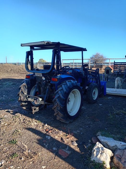 Продавам два броя трактори Ls,