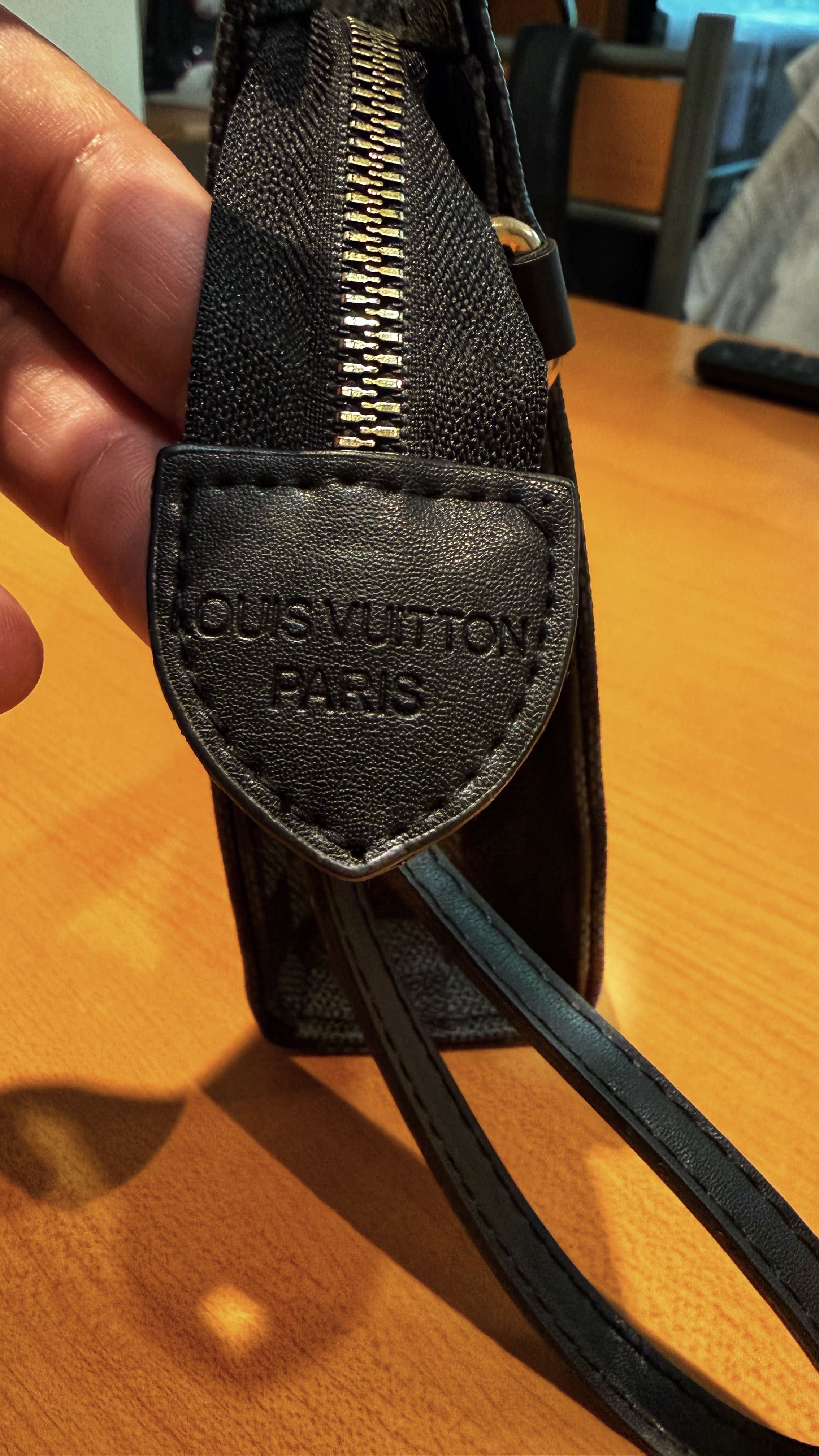 Оригинална мъжка чанта тип клъч. Louis Vuitton