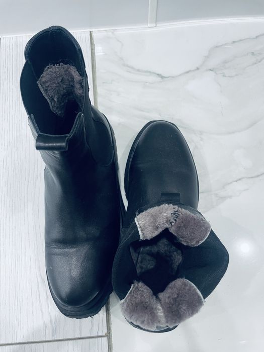 Продам зимние сапоги челси