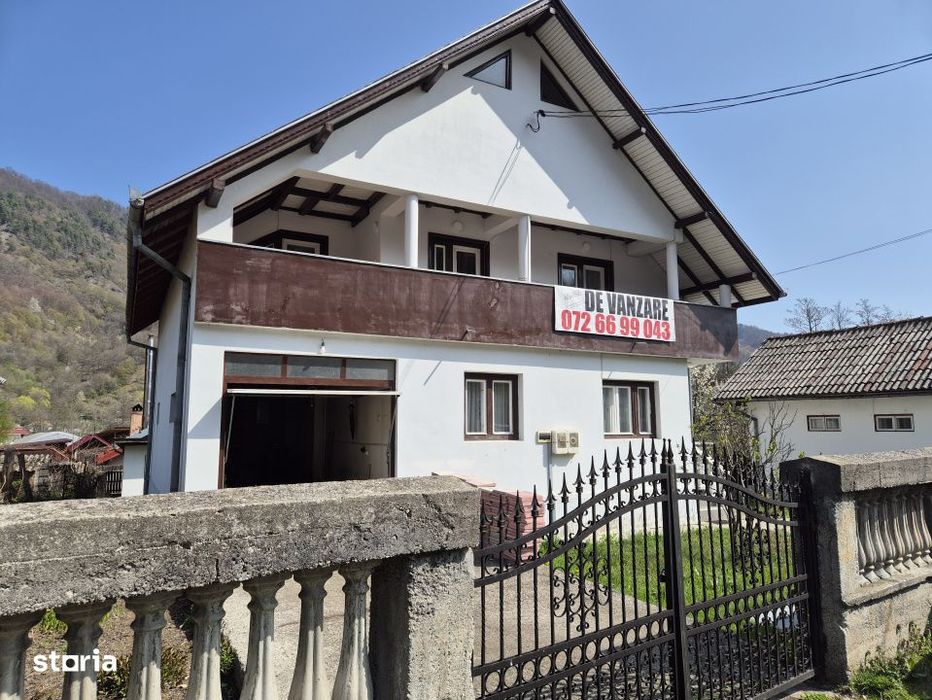 Casa cu 5 camere in Brezoi - zona centrala, dar linistita!