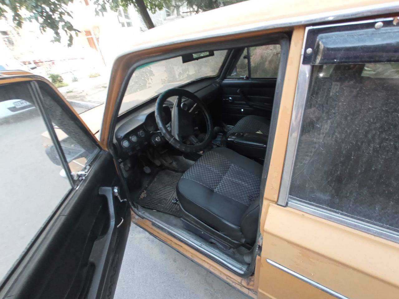 Vaz 2103 sotiladi