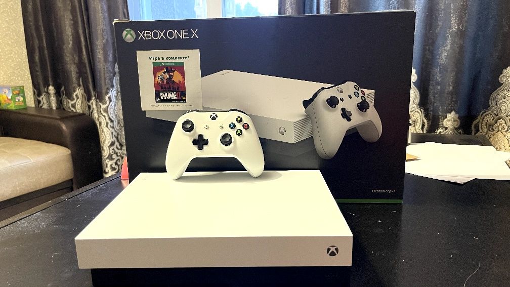 Продаю игровую приставку Xbox One X