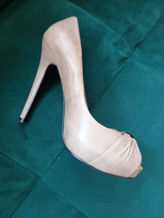 Pantofii GUESS Mărimea 37