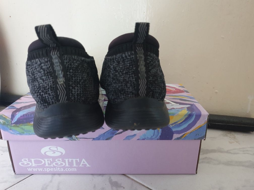 Обувки sketchers 40