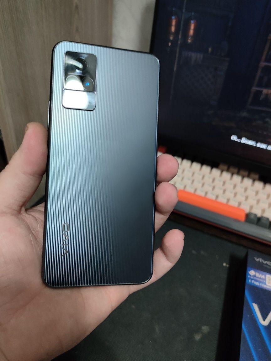 Продам vivo v21e 8/128