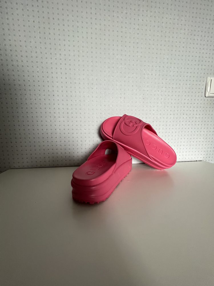 Gucci slides pink