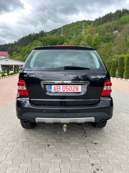 Dezmembrez mercedes ml320