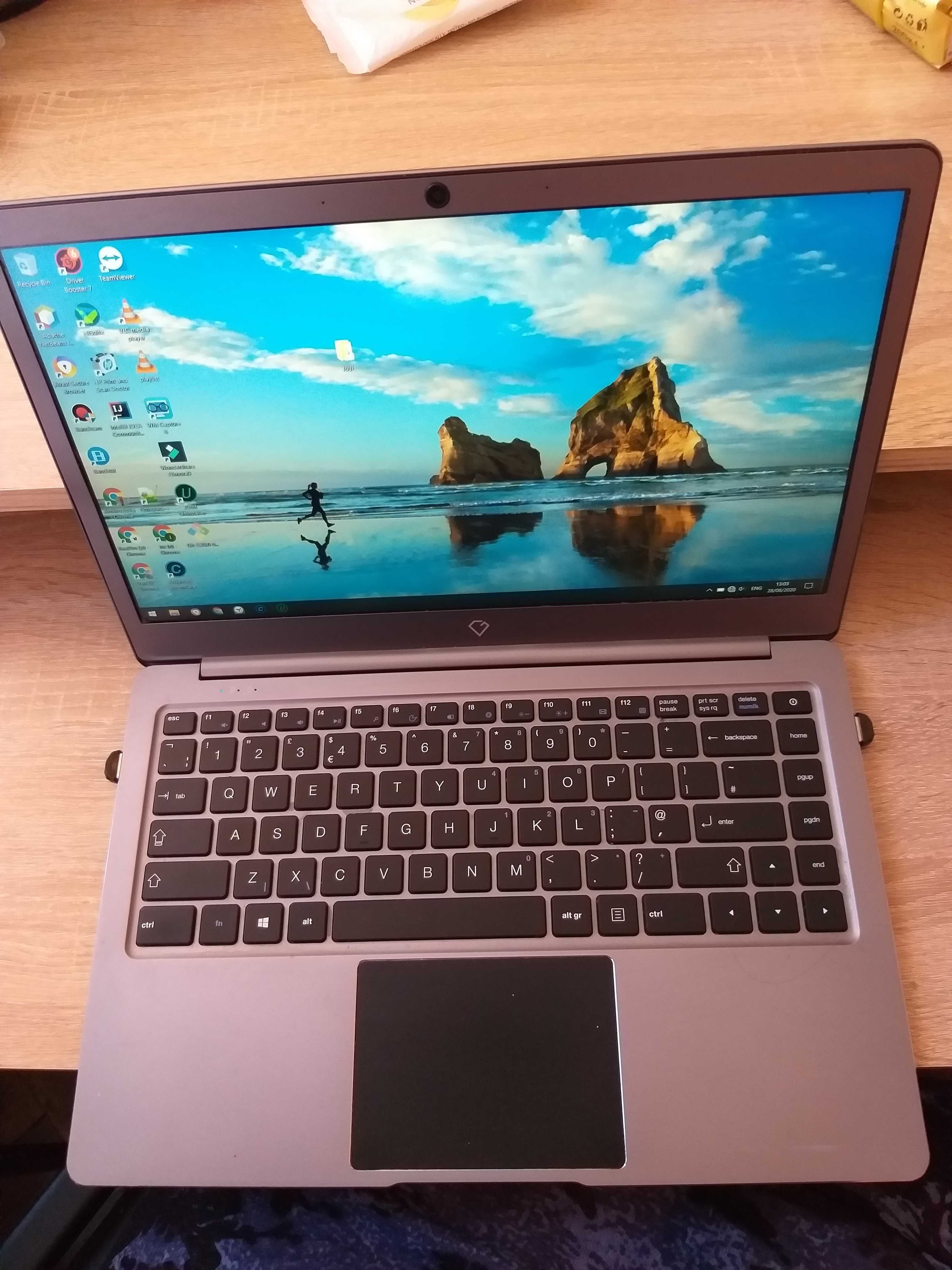 Laptop ultraslim 4 GB RAM
256 GB SSD