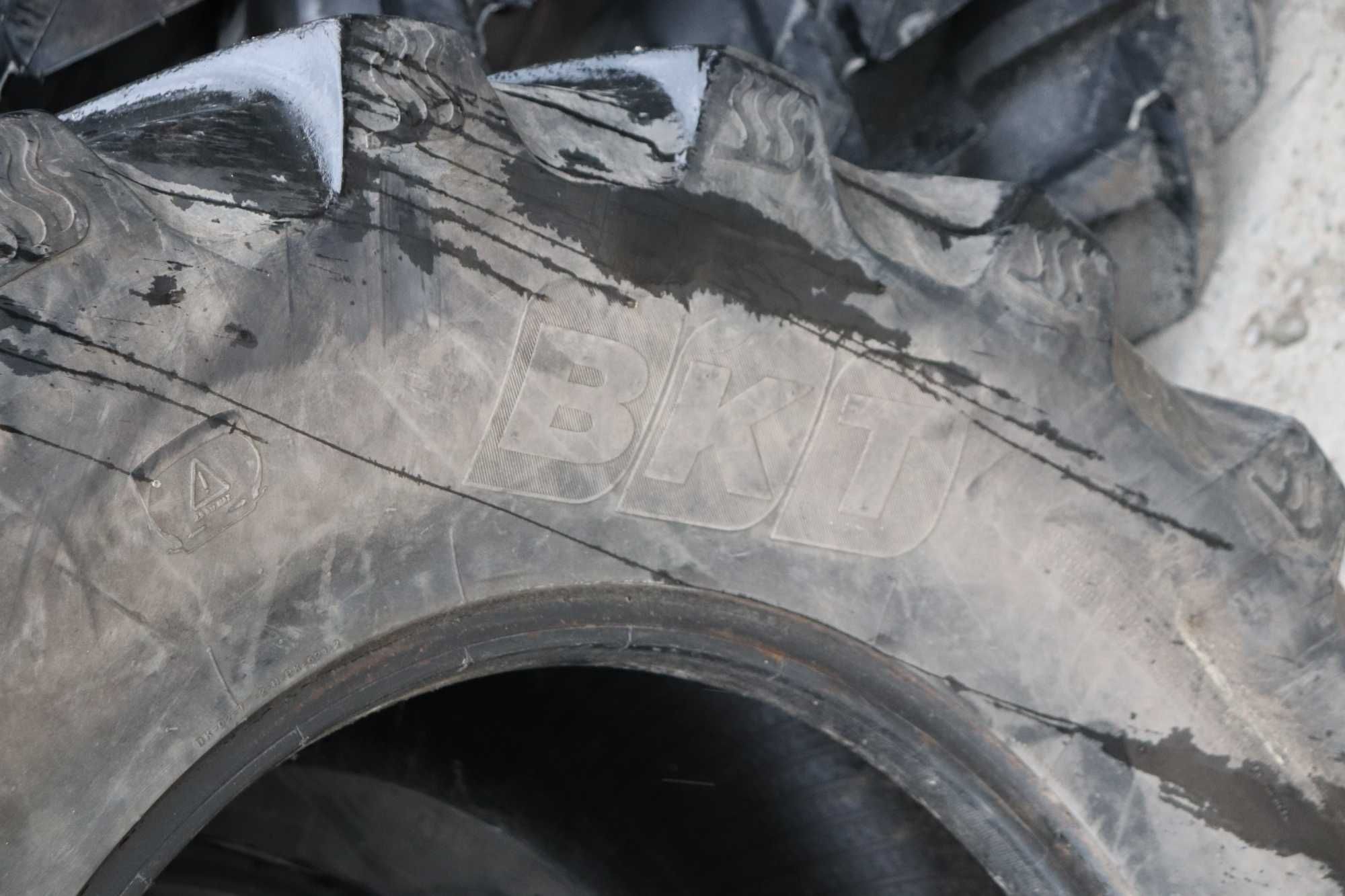 Cauciucuri 540/65R28 BKT Radiale Sh pentru Tractor spate