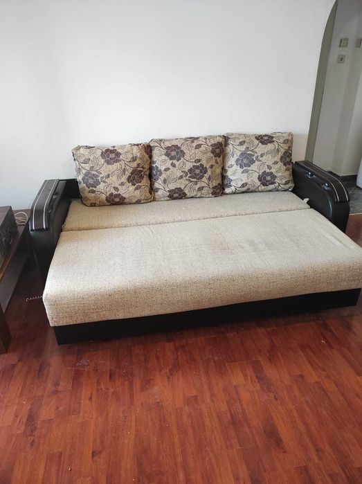 Canapea Extensibila cu Spatiu Depozitare si Perne