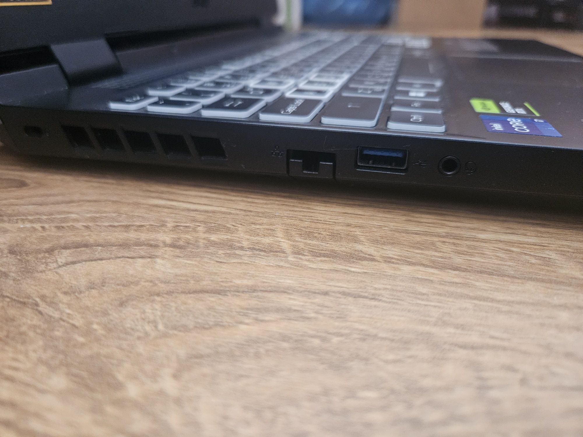 Геймърски лаптоп Acer Nitro 5 – i7, RTX 4050, 16GB DDR5, 1TB SSD