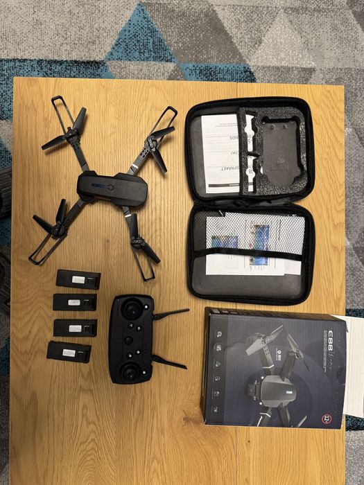 Drona E88 cu 4 acumulatori.