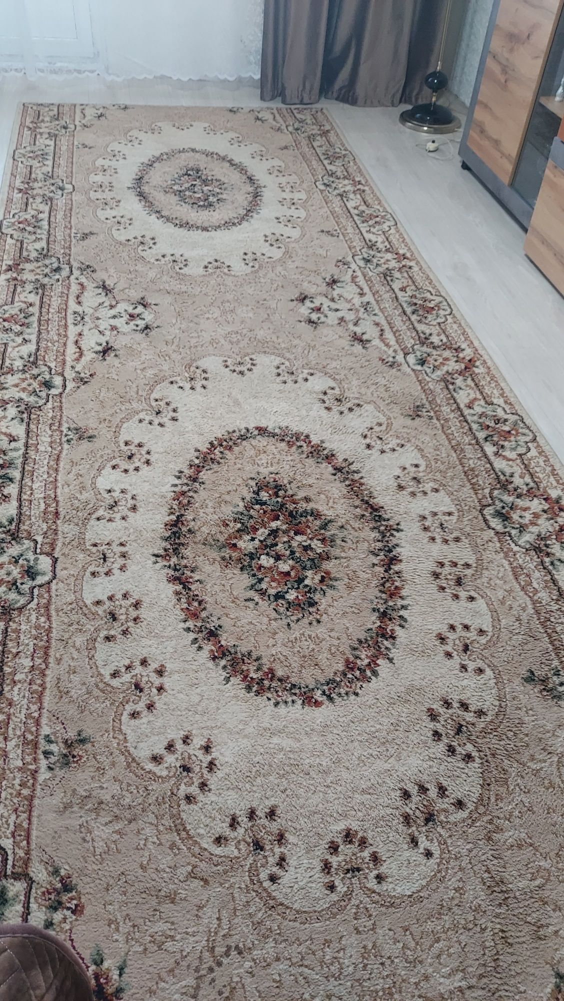 Продам ковёр 1,5 на 4